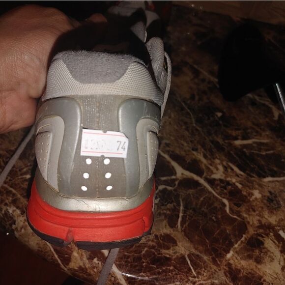 Nike women's Lunarglide livestrong gray running shoes size 6.5. A74 - Picture 11 of 11